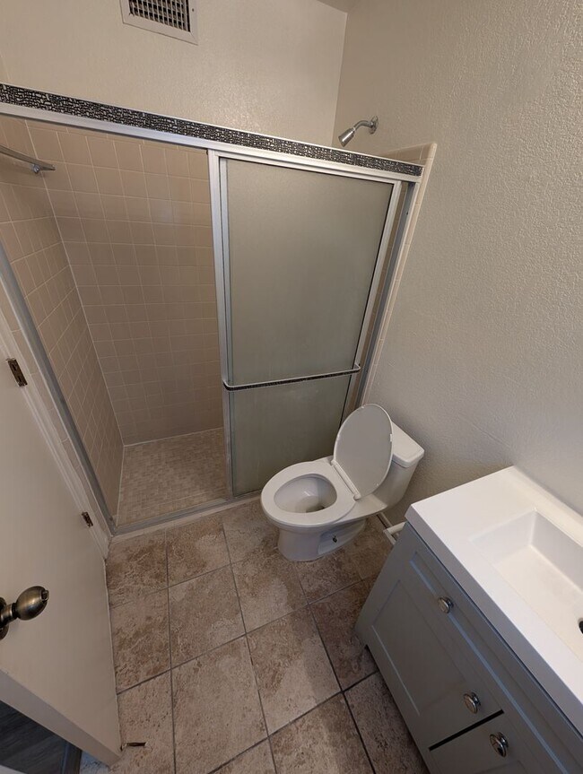 Foto del edificio - 1430 N Leawood Pl