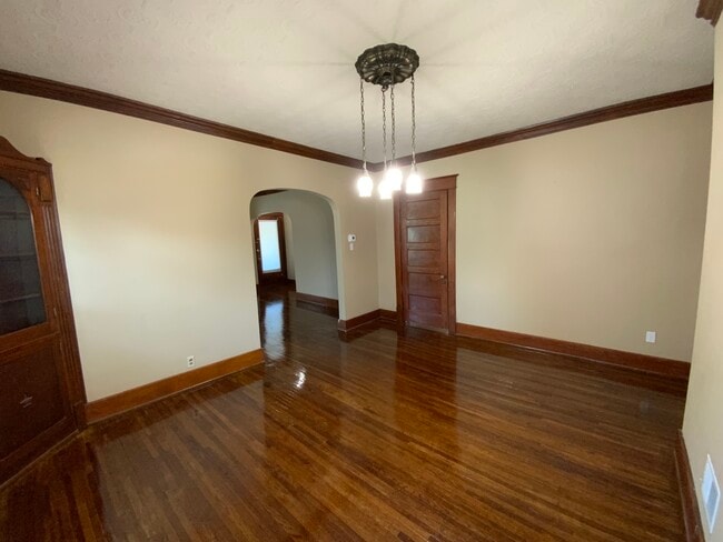 Building Photo - 123 N Gilbert St