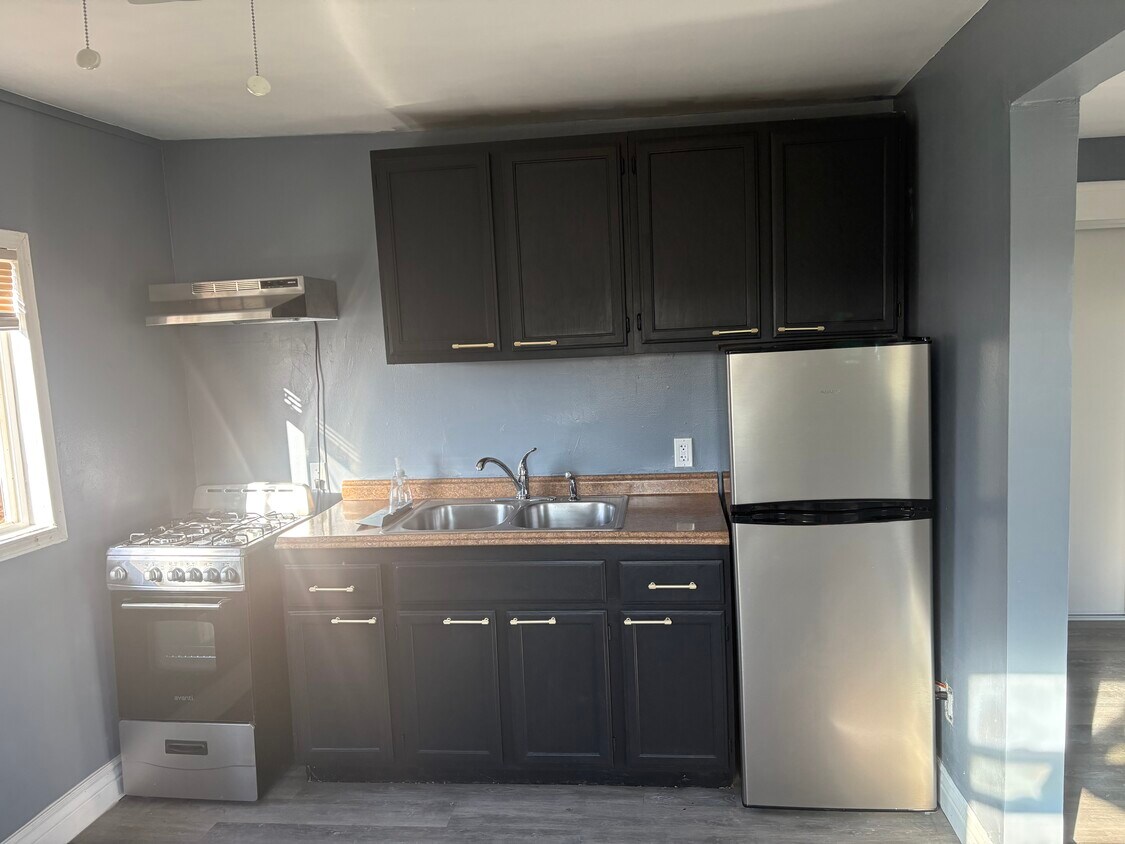 Foto principal - 8647 Thermal St