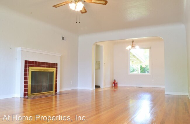 Foto del edificio - 3 br, 2 bath House - 1033 NW 11th Street