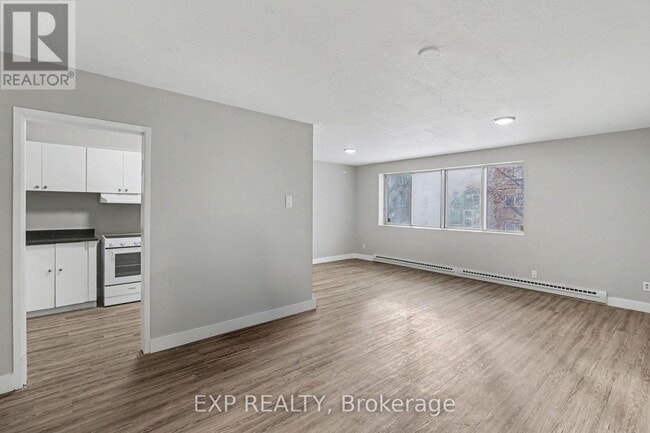 Building Photo - 1435 Morisset Ave