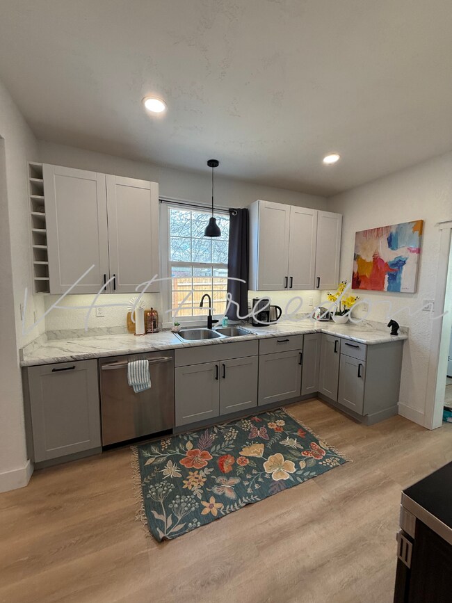 Foto del edificio - 826 7th Ave N