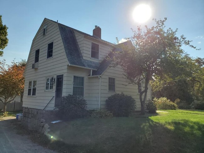 Building Photo - 159 Shore Rd