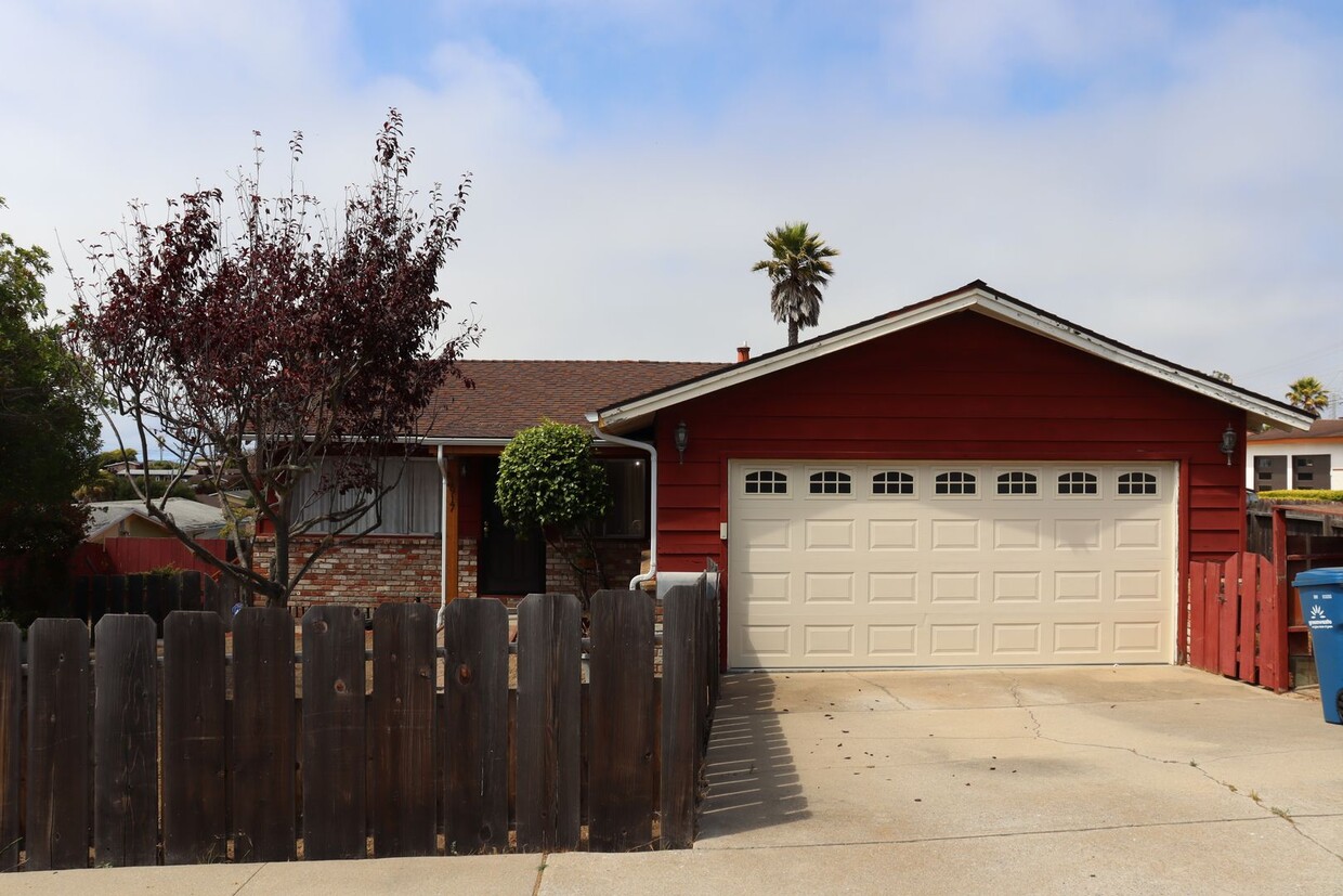 Primary Photo - Great three bedroom home close to General ...
