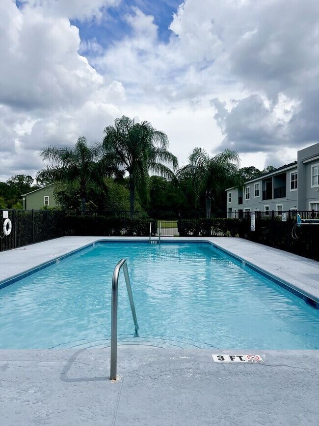 Foto del edificio - Beautifully Updated 3-Bedroom Townhouse in Kissimmee – Gated Community with Pool