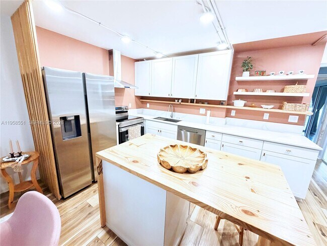 Foto del edificio - 2130 Cambridge F