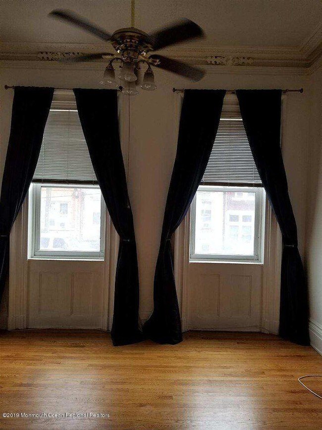 Building Photo - 910 Willow Ave