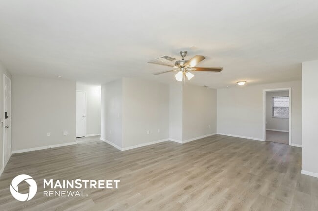 Foto del edificio - 6022 Halifax Dr