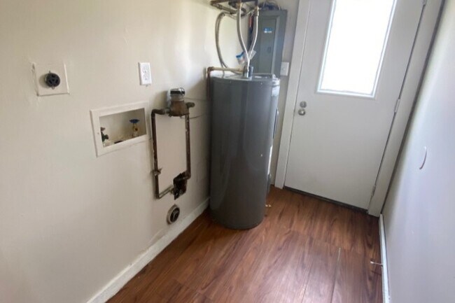 Building Photo - 3088 Grasmere Ave