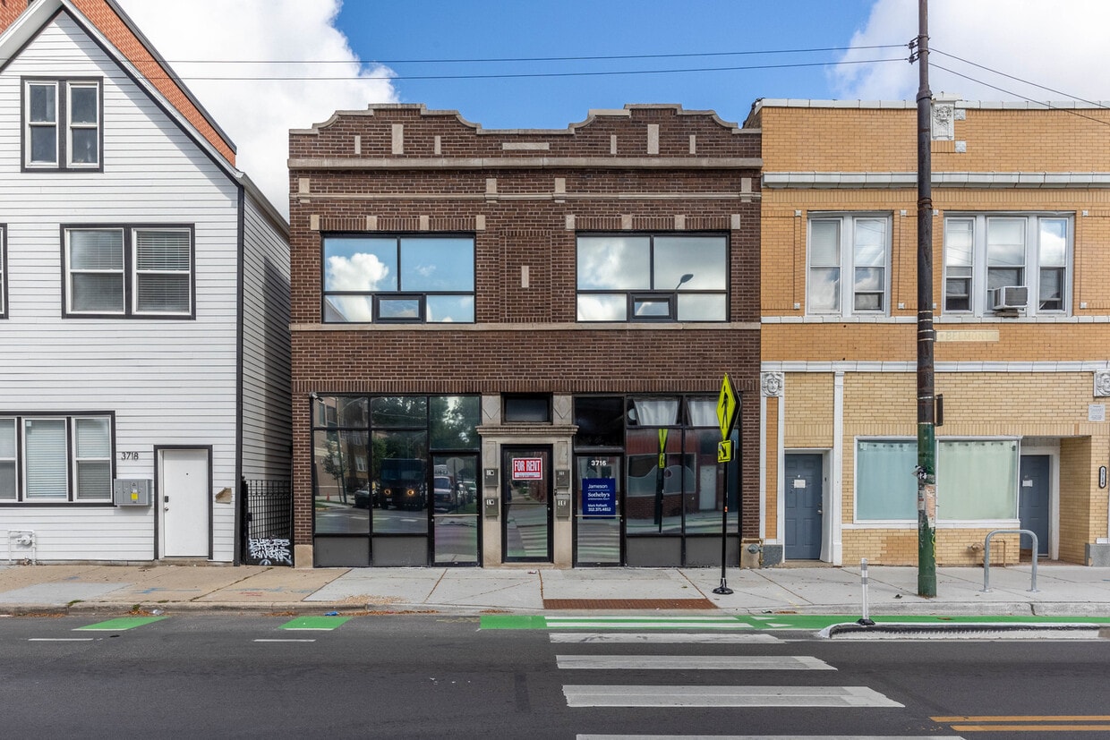 Primary Photo - 3716 W Belmont Ave