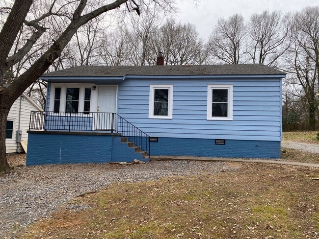 Building Photo - 312 Willow Ln