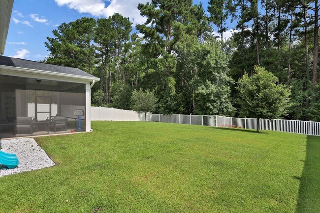 Foto del edificio - Spacious 4 bedroom 3 bath home with loft
