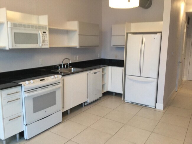 Foto del edificio - 690 SW 1st Ct