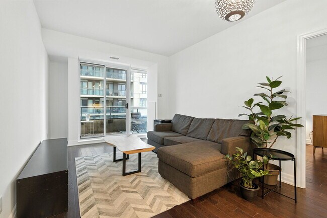Building Photo - 500 St Clair Ave W