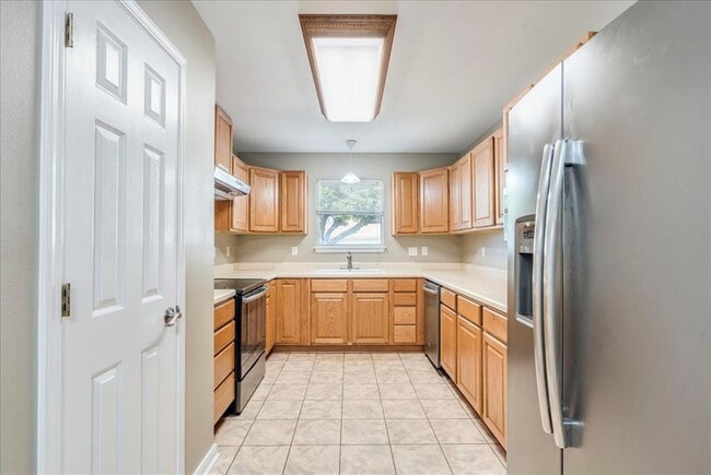 Foto del edificio - 1004 Misty Acres Dr