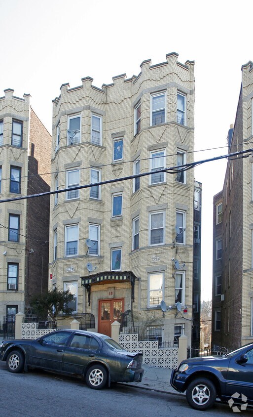 Primary Photo - 18 Locust Hill Ave