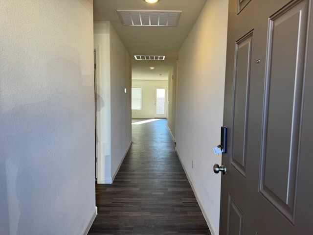 Building Photo - 2208 E Clear Creek Dr