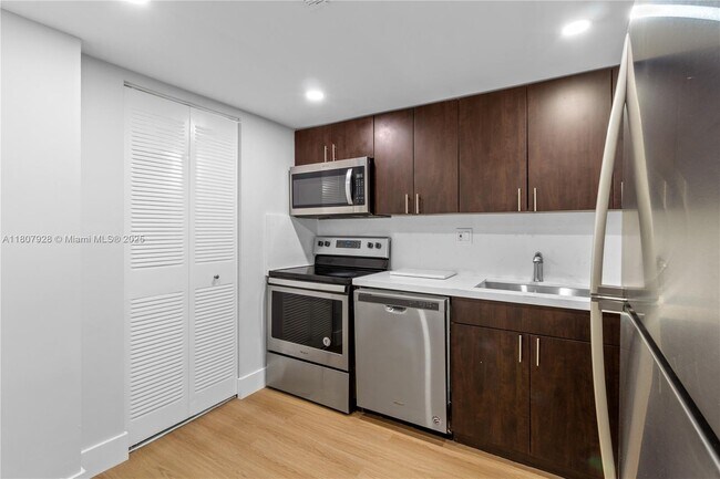 Foto del edificio - 7900 S Colony Cir