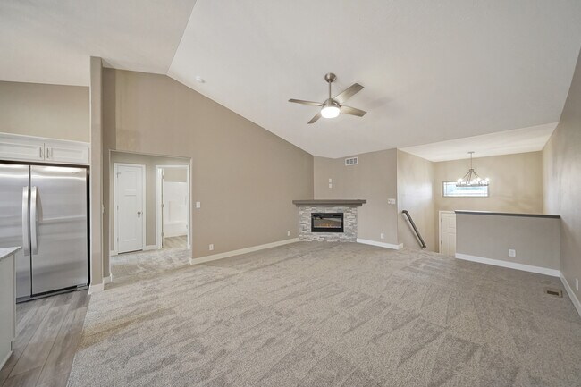 Sala de estar - 8195 Regent Dr