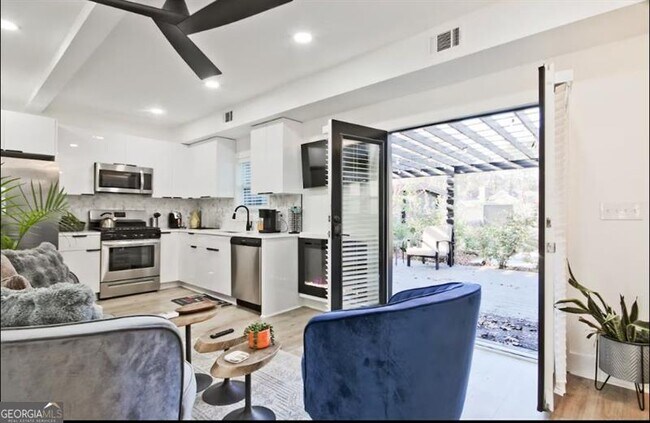 Foto del edificio - 3229 Kingsdale Dr SW