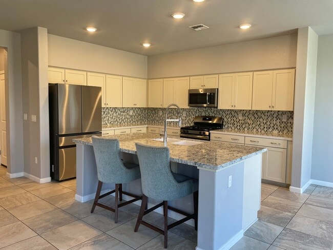 Building Photo - 5 Bedroom Home in Lemmon Valley!