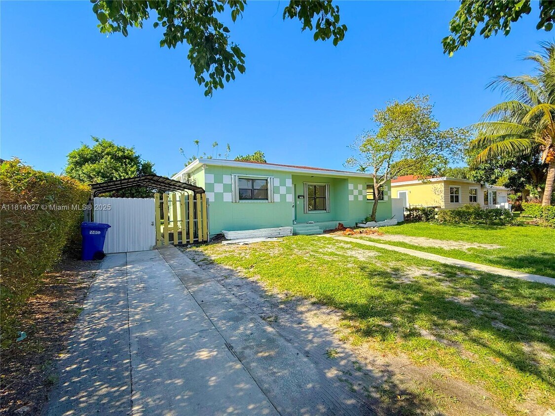 Primary Photo - 1141 NE 154th Ter
