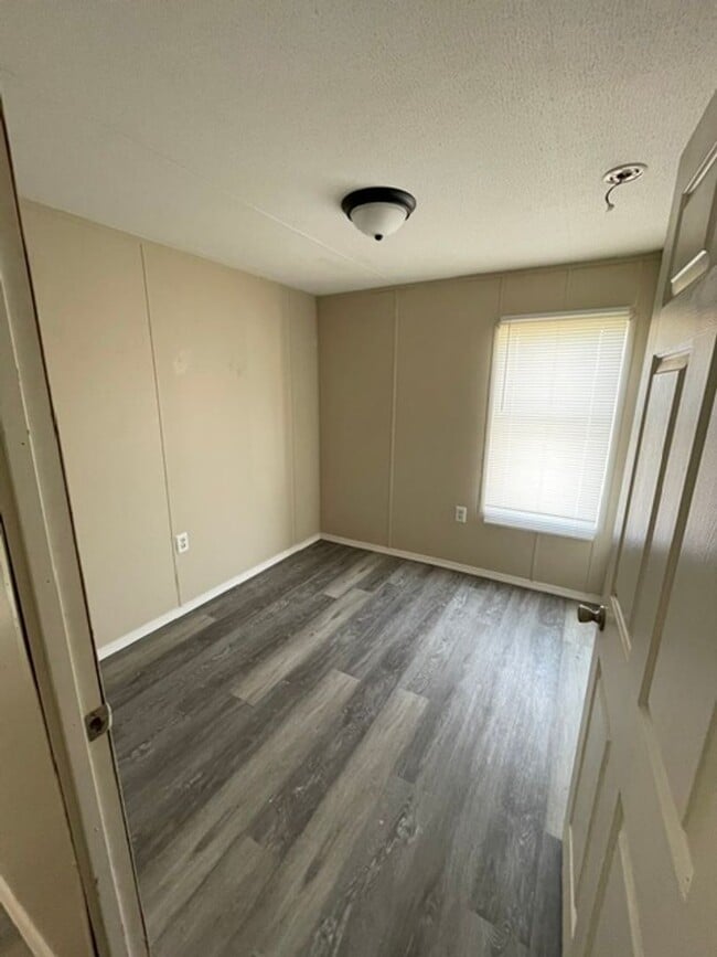 Building Photo - Eagle Estates