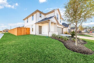 Building Photo - 7246 Clearwater Cv Dr