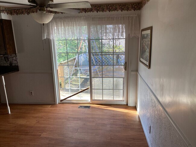 Building Photo - 121 Field Grove Ct