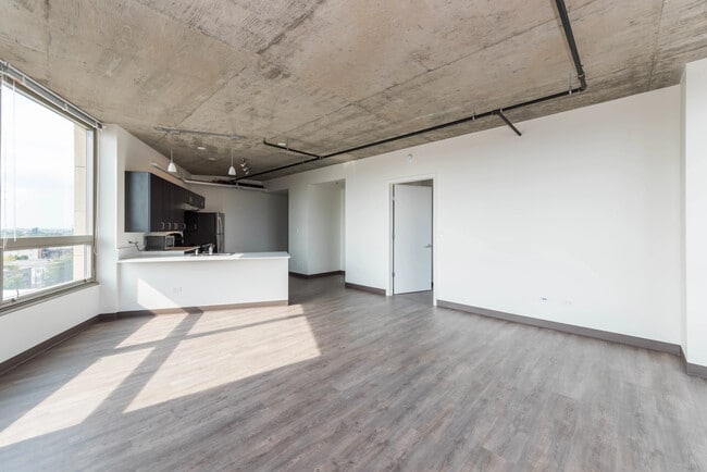 Building Photo - 3204 N Clark St