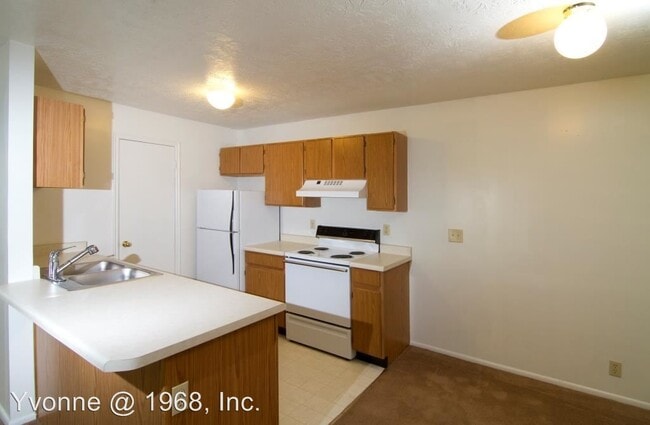 Building Photo - 598 100 E