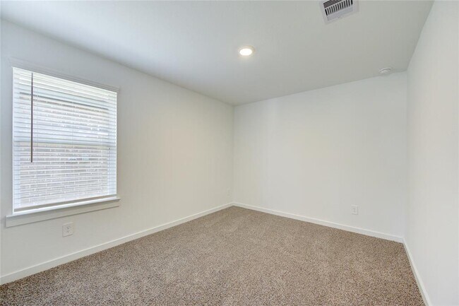 Building Photo - 30231 Belgrade Pk Ln