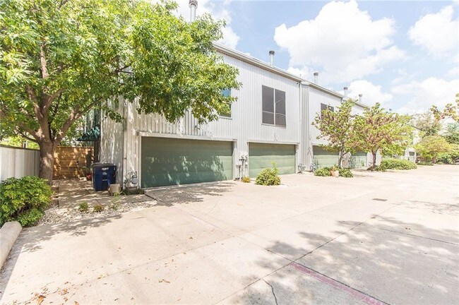 Building Photo - 3801 San Jacinto St