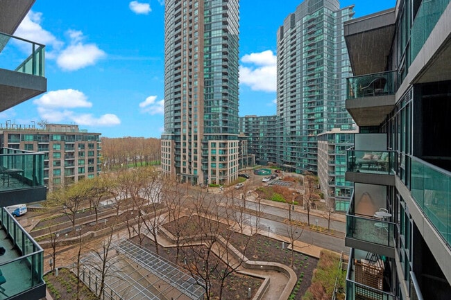 Photo du bâtiment - 211 Fort York Blvd