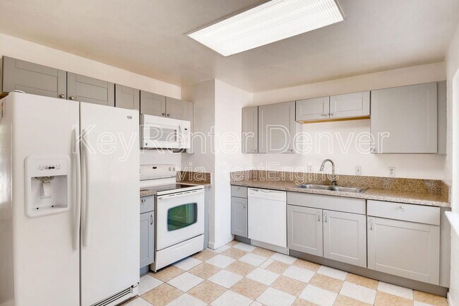 Building Photo - 9160 Cypress Dr