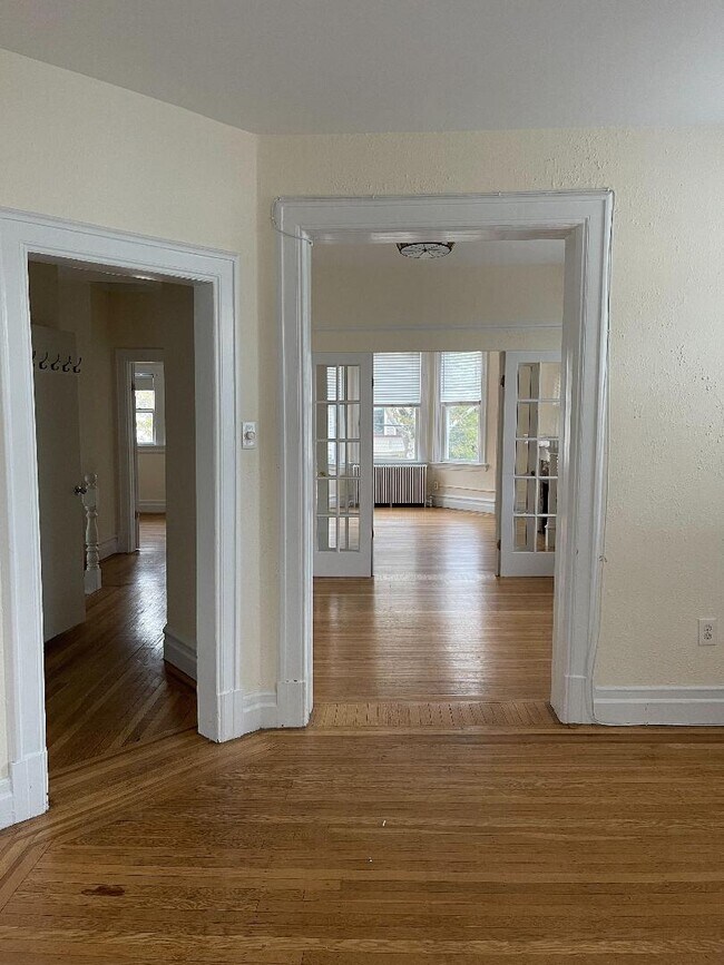 Building Photo - 149 Edgar St