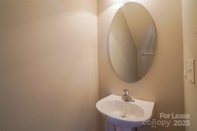 Foto del edificio - 6021 Queens Walk Ct