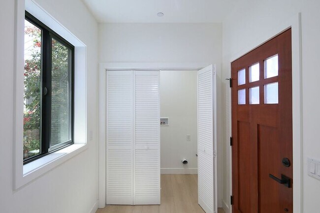 Foto del edificio - 2121-2123 Glenada Ave