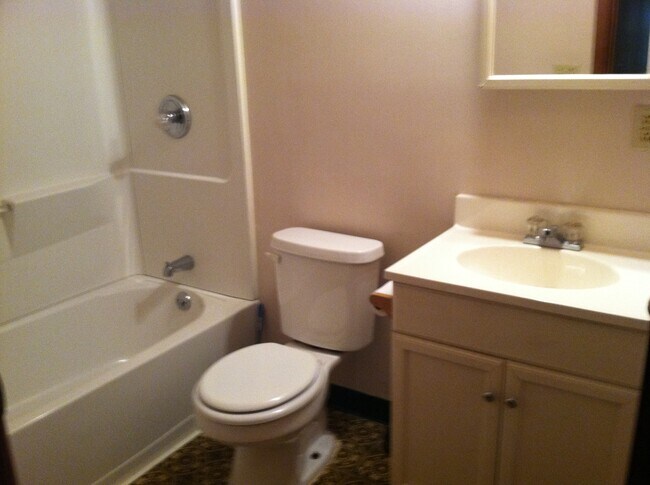 Building Photo - 3907 La Rosa Dr