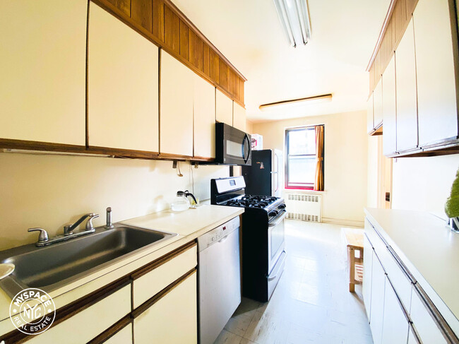 Foto del edificio - 100-11 67th Rd