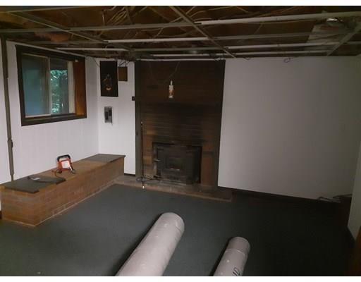 Building Photo - 4 Deer Run Ln