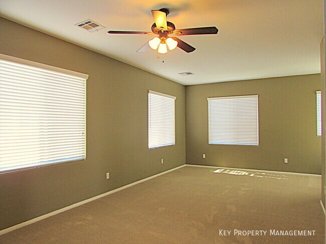 Building Photo - 673 Taliput Palm Pl