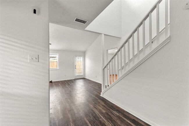 Foto del edificio - 7814 Greenedge Dr