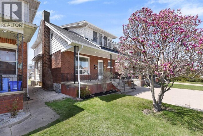 Building Photo - 1069 Marentette Ave