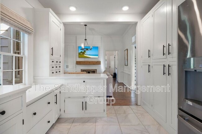 Building Photo - 216 W Carolina Ave