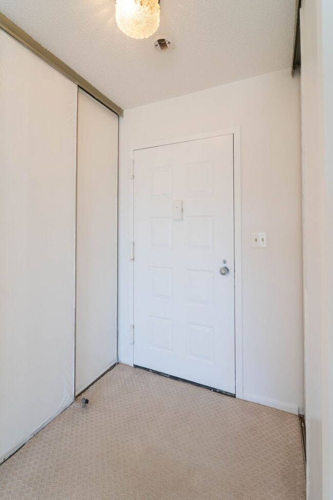 Foto del edificio - 8370 Greensboro Dr