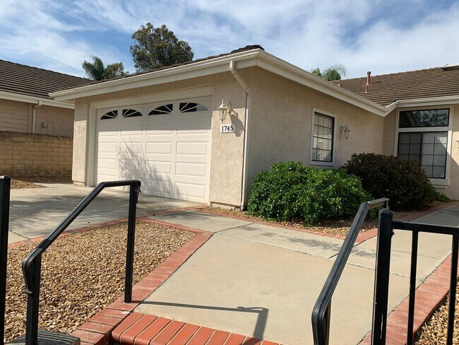 Building Photo - Beautiful Home on Large Lot with RV Parking!