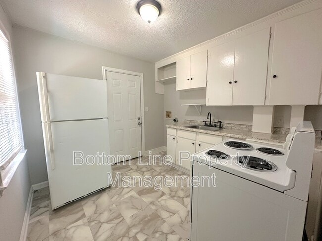 Foto del edificio - 2115 Double Oaks Rd