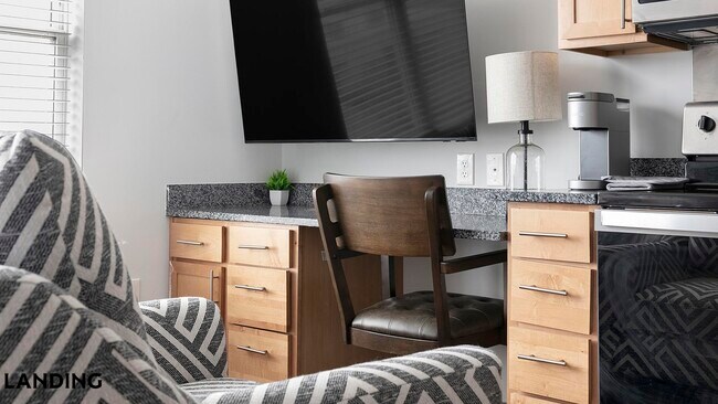 Building Photo - 302 13th St S