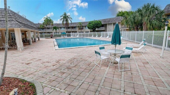 Foto del edificio - 7400 Miami Lakes Dr